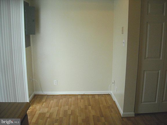 5th image of 207 Surry Ln