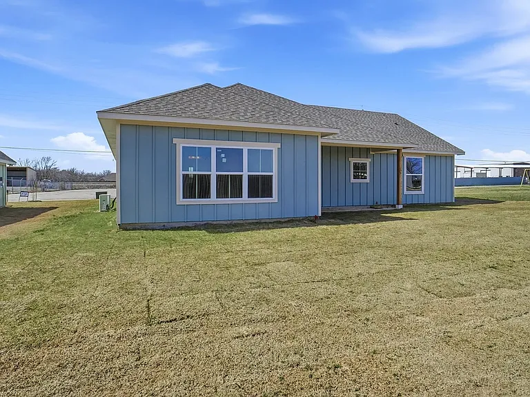 307 Railroad Ave — Photo 25