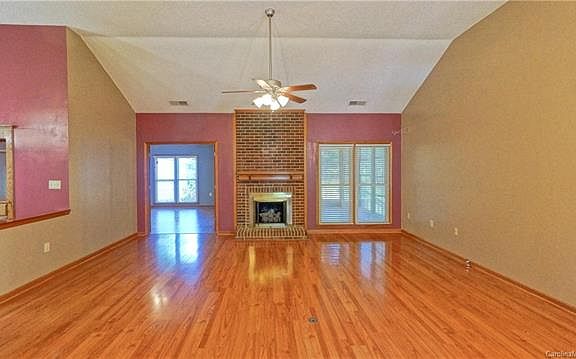 5th image of 108 Northampton Dr