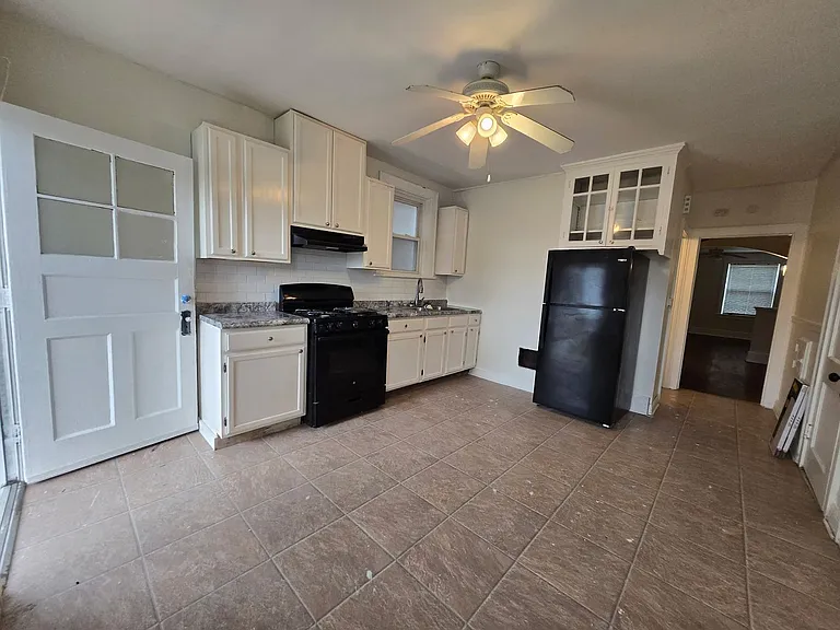 3927 Tholozan Ave — Photo 4