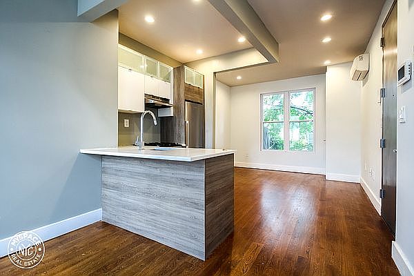 2nd image of 40 Catherine St #1R
