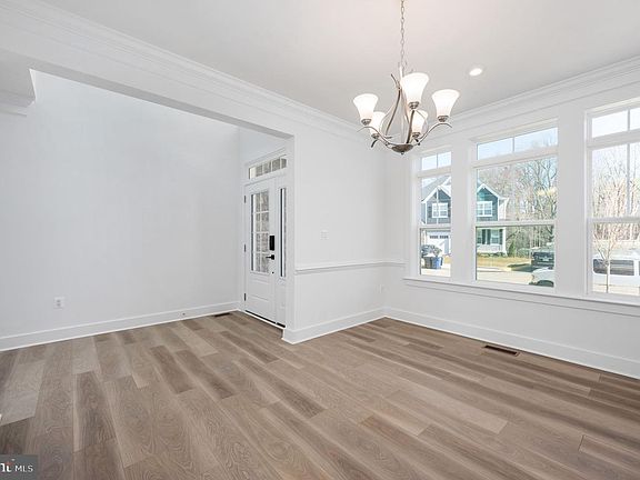 5th image of 8757 Southern Oaks Pl