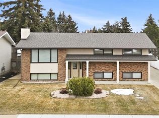 77 W Allan Close, Red Deer, AB T4R1A4