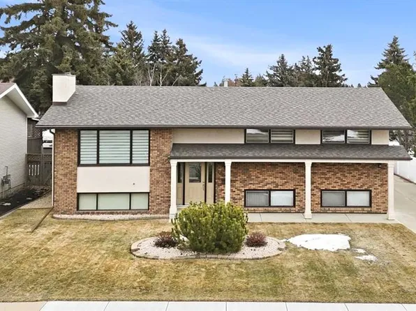 77 W Allan Close, Red Deer, AB T4R 1A4