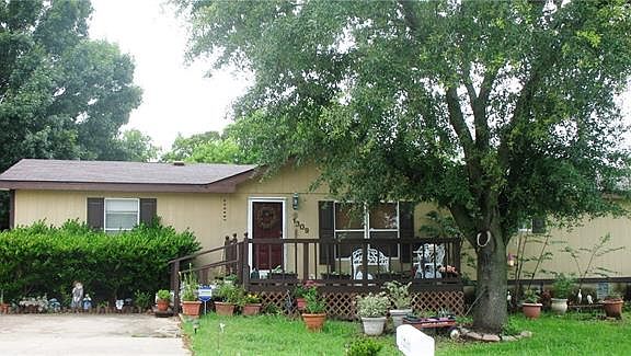 3rd image of 1309 Honeysuckle Dr