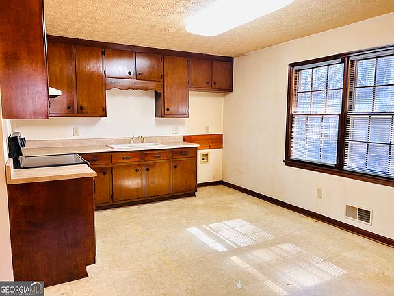 4th image of 144 Rehoboth Church Rd