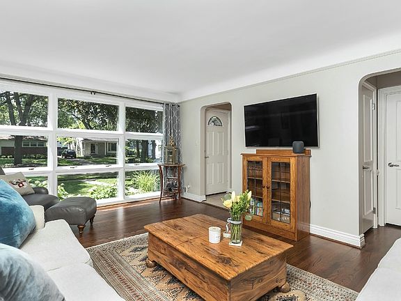5th image of 400 Orchard View Dr