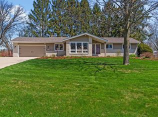 N68W15190 Prudence Dr, Menomonee Falls, WI 53051