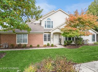 30W009 Cedar Ct, Warrenville, IL 60555