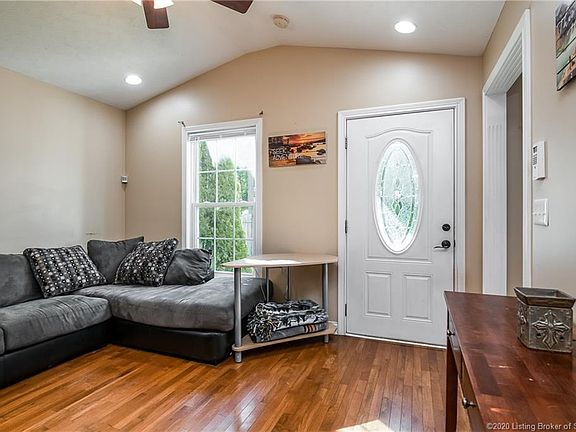 3rd image of 100 1/2 E Charlestown Ave