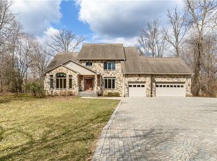 38 Cedar Dr, Sterling, VA 20164