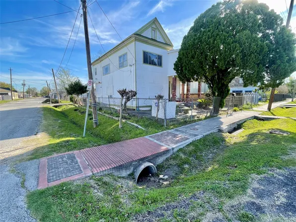 3601 Engelke St, Houston, TX 77003