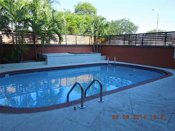 3rd image of 421 NE 68th St APT 8