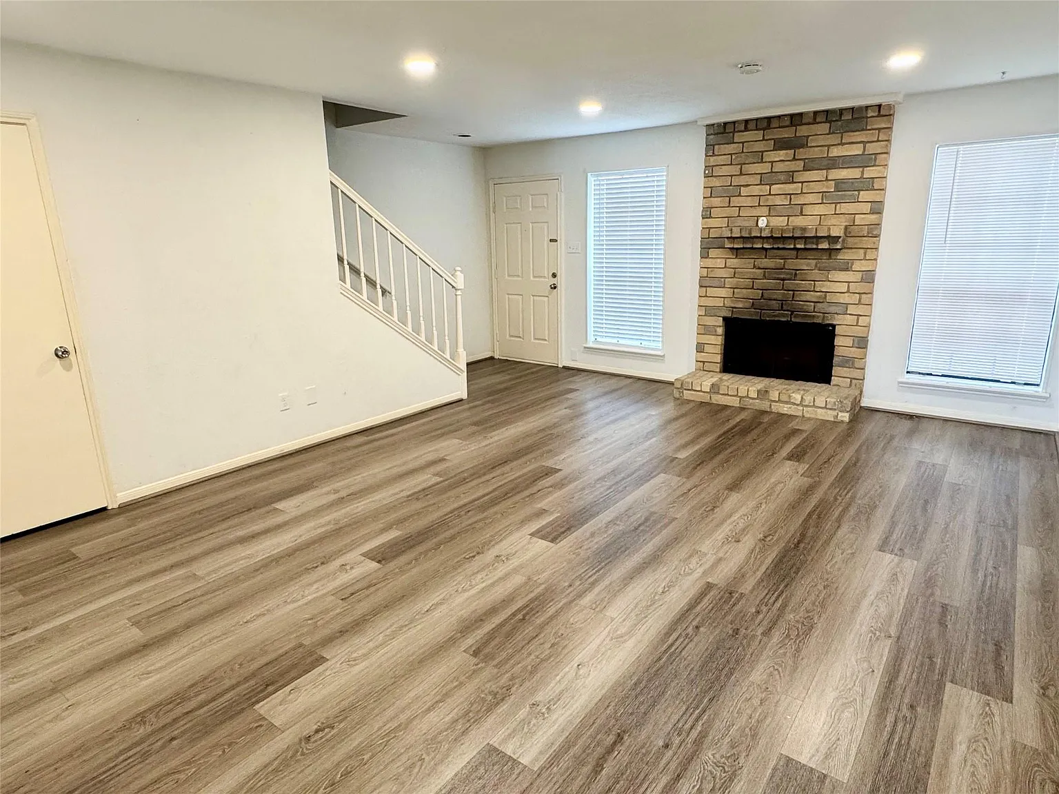9901 Sharpcrest St — Photo 4