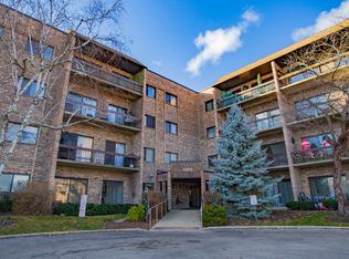 1400 N Elmhurst Rd APT 213, Mount Prospect, IL 60056