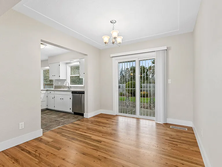 235 Riviera Dr NE — Photo 8
