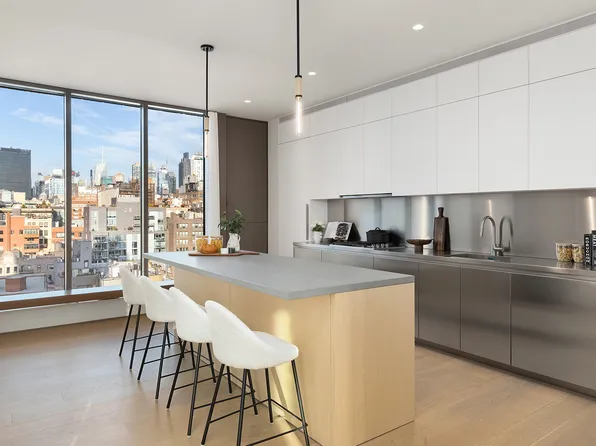 251 West 14th Street image 6 of 12