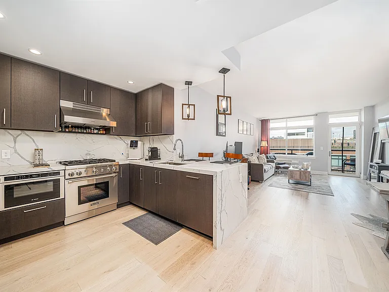 1400 Hudson St #727 — Photo 9