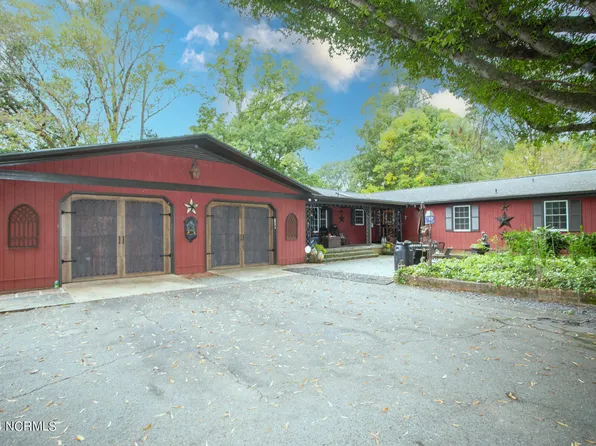 542 W College Street, Star, NC 27356