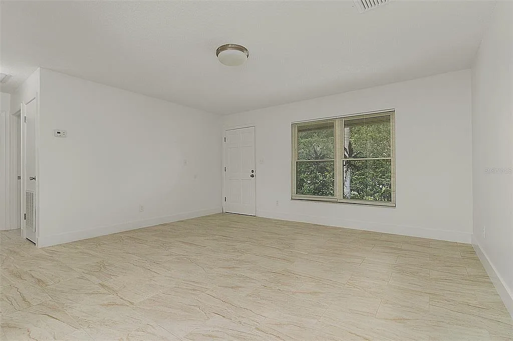 2 bed, 1.0 bath, 812 sqft, $1,525 — Photo 4