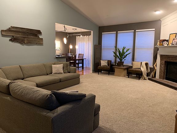 5th image of 317 Lexington Cir
