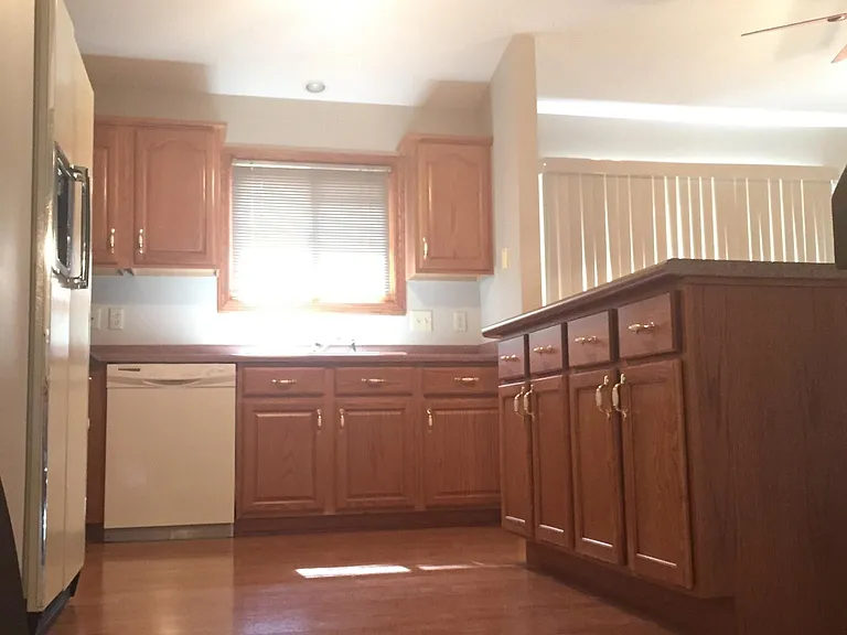 2815 Drake St — Photo 3