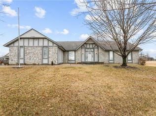 17704 158th St, Basehor, KS 66007