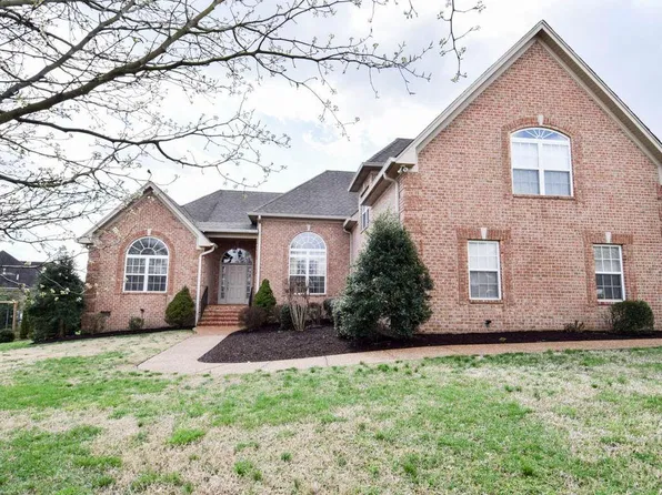 105 Robin Pt, Gallatin, TN 37066