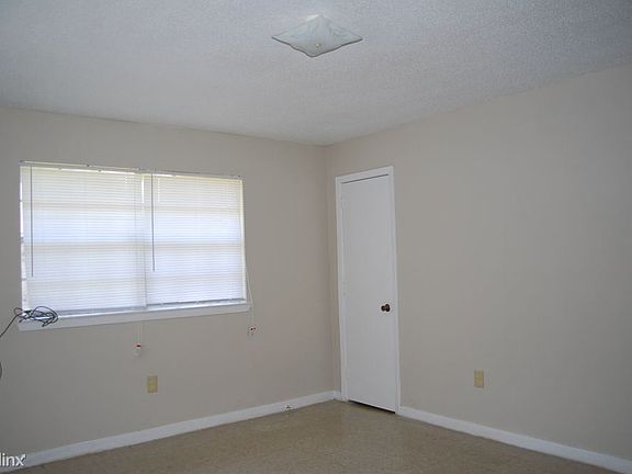 5th image of 4604 Goldfinch Dr