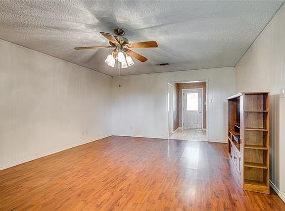 5th image of 3821 Fox Hollow Dr