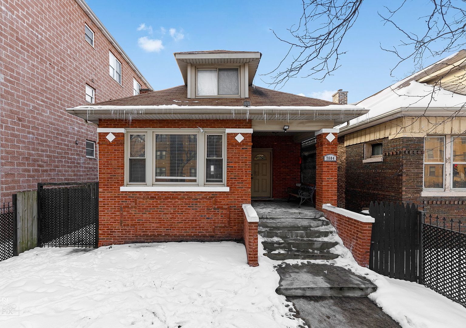 7604 S Yates Blvd, Chicago, IL 60649 Zillow