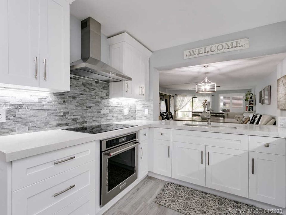 1st image of 7238 Fairfax Dr #208