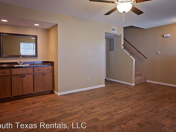2nd image of 1601 N De Leon St