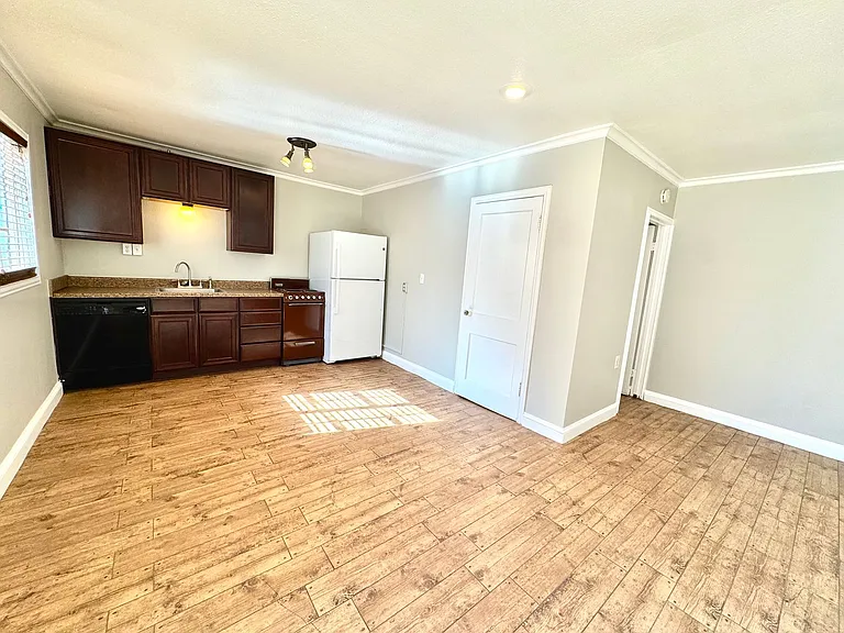 2702 23rd St #B — Photo 2