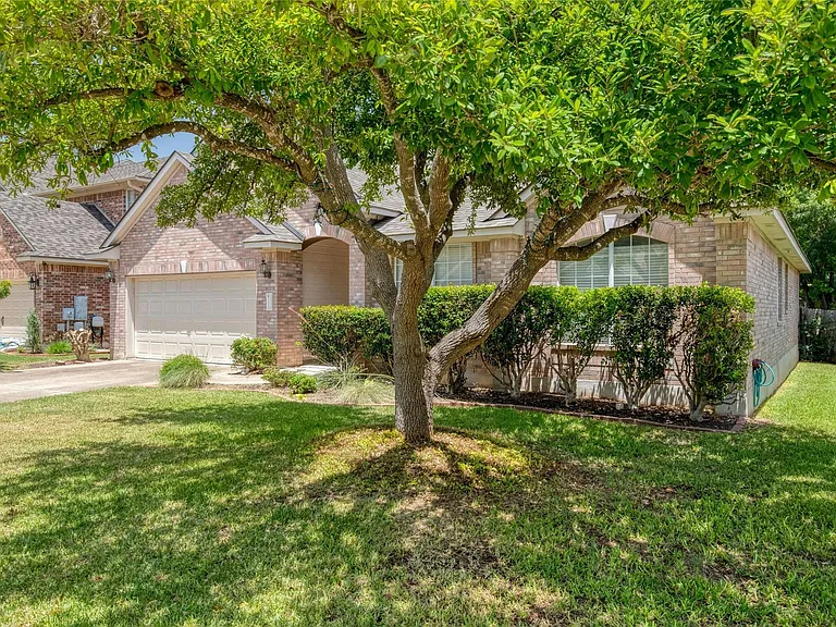 2310 Kristen Ln — Photo 2