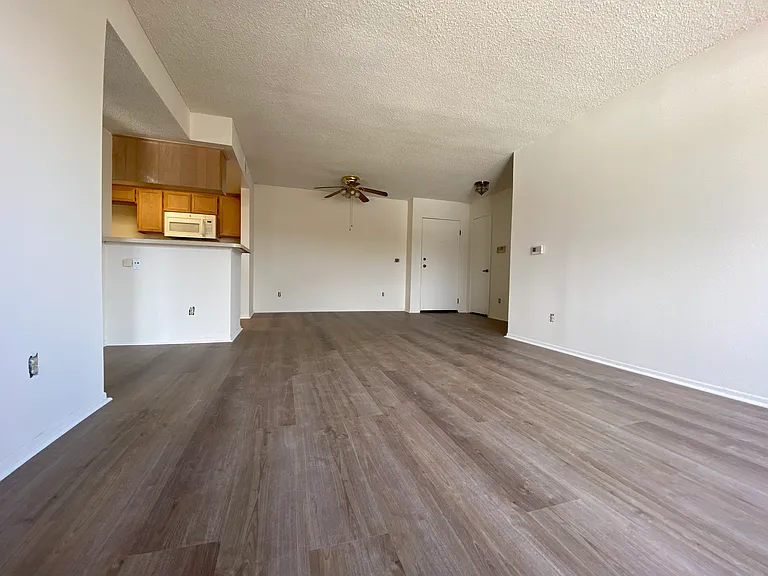 22501 Del Valle — Photo 15