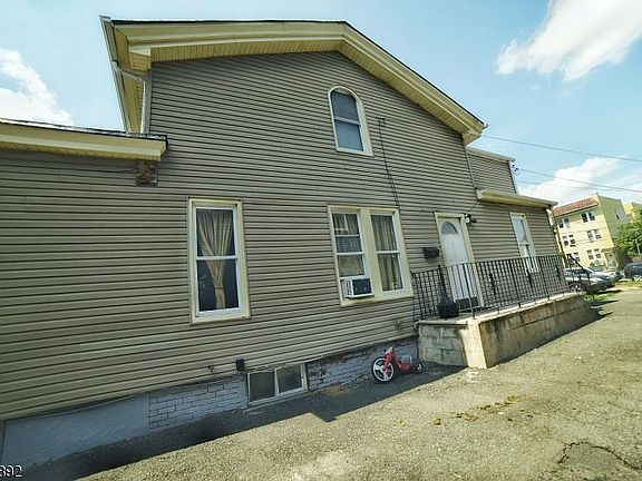 3rd image of 112 Montclair Ave