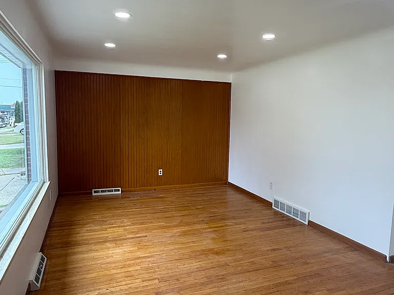 5645 Centralia St — Photo 5