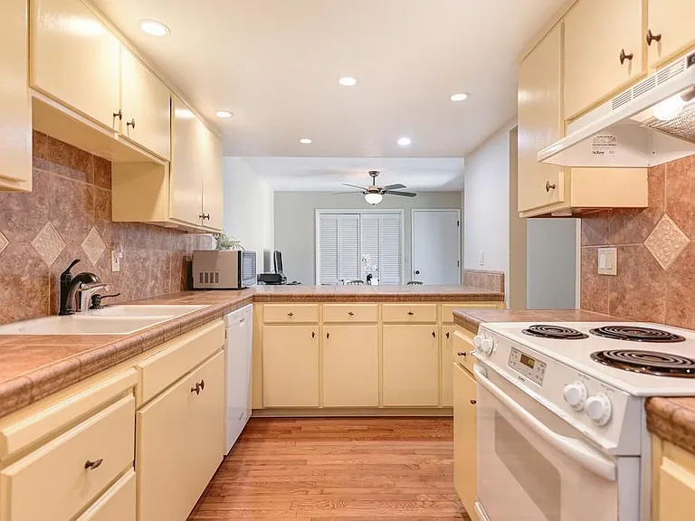6982 Carreta Ln — Photo 4