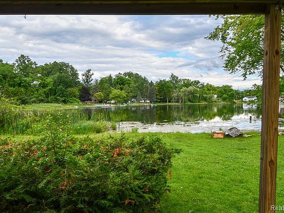 2nd image of 5970 Pinehurst Ct