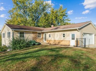 10101 Hall Rd, Cedar Rapids, IA 52411