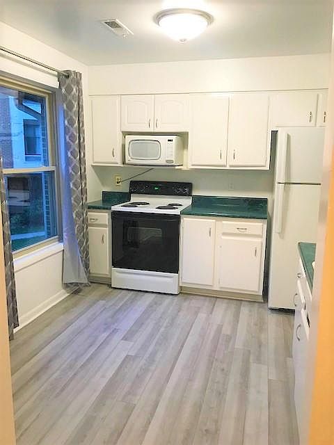 1st image of 1716 Dogwood Dr #A