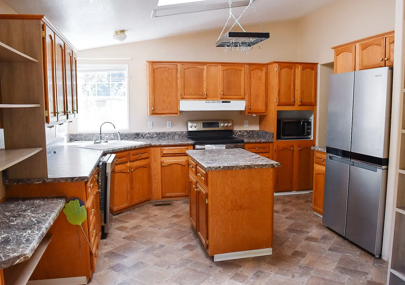 4 bed, 1923 sqft, $2,500 — Photo 3