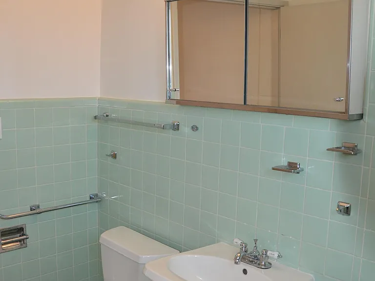 1025 E Indianola Ave — Photo 31