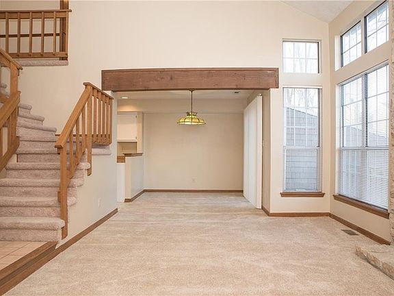4th image of 4742 Stansbury Ln
