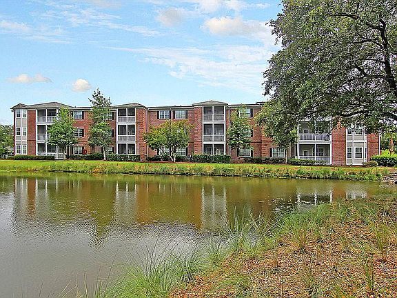 2nd image of 1517 Cambridge Lakes Dr