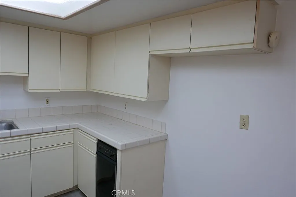 3 bed, 1600 sqft, $3,900 — Photo 2
