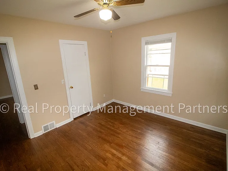 772 Hubbard St NE — Photo 14