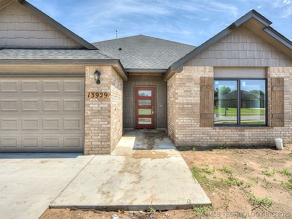 2nd image of 13929 S Ironwood Pl
