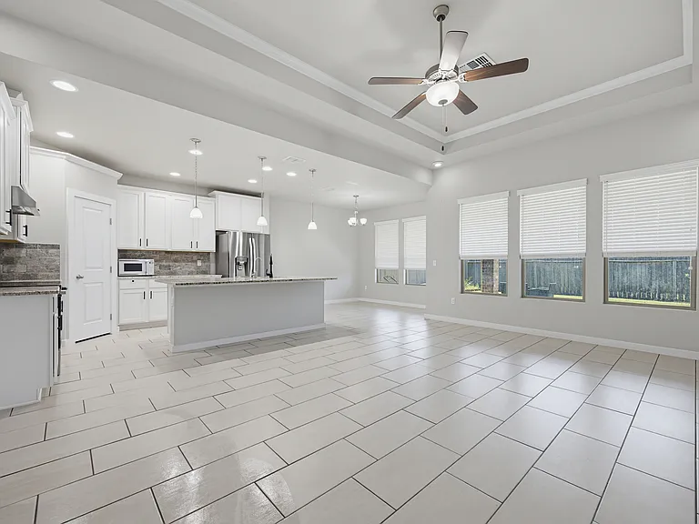 1012 Pasadena St — Photo 4